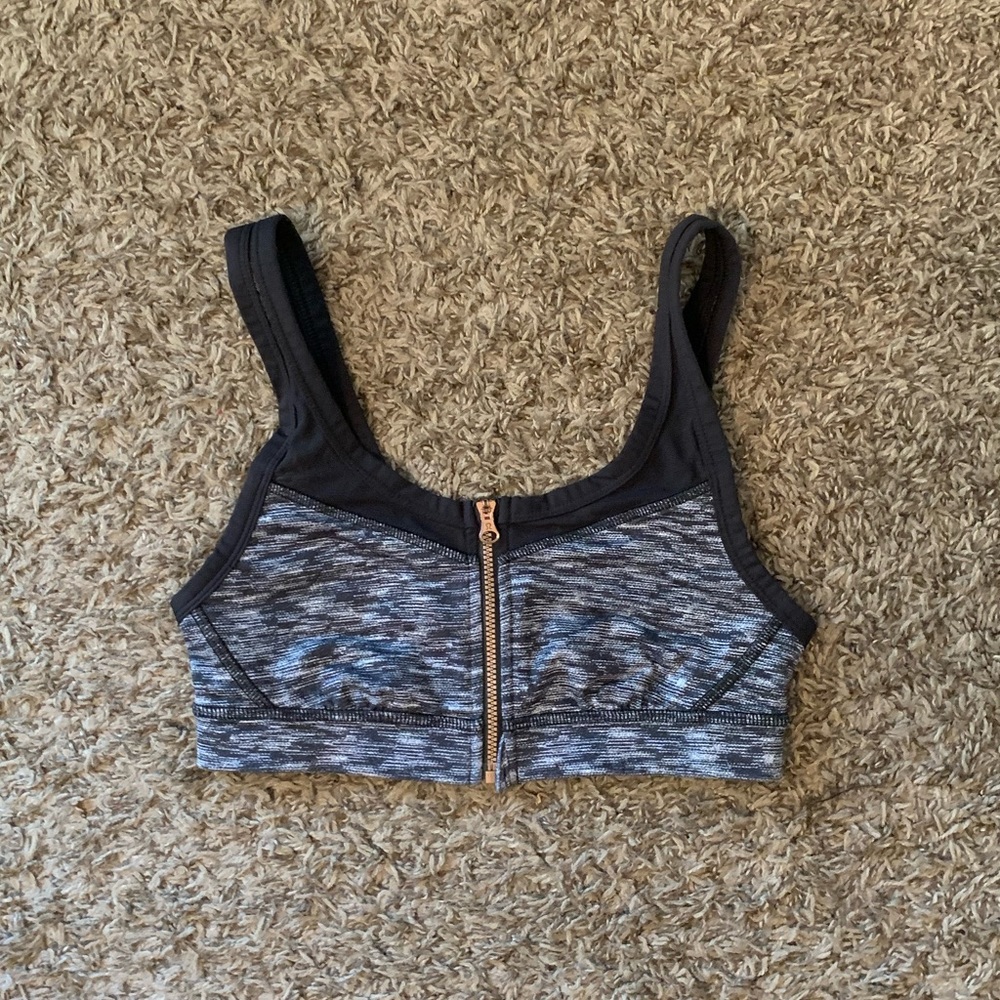 Lululemon sports bra size 4